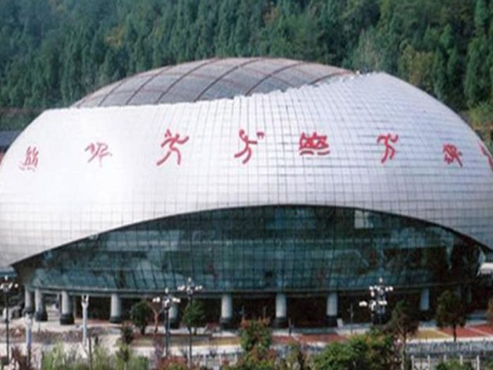 乌兰察布体育中心球形网架加工安装